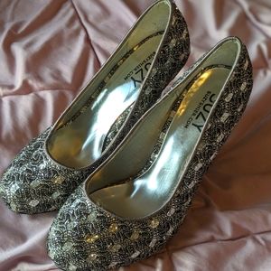 Suzy Shier Sparkle Pumps